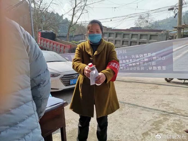 宜宾一名抗疫志愿者因过度劳累,突发心肌梗塞去世!(图1) 宜宾一名抗疫志愿者因过度劳累,突发心肌梗塞去世!(图1)