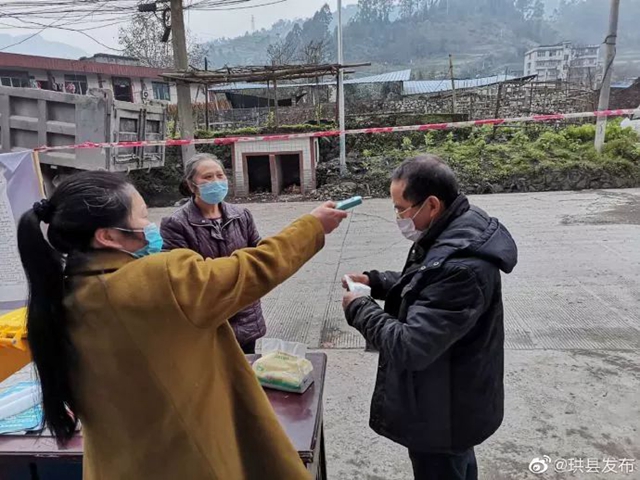 宜宾一名抗疫志愿者因过度劳累,突发心肌梗塞去世!(图2) 宜宾一名抗疫志愿者因过度劳累,突发心肌梗塞去世!(图2)