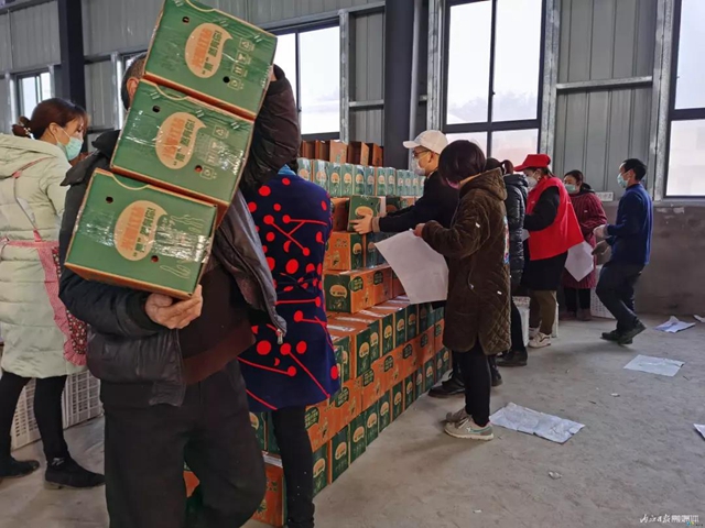 12万斤“资中血橙” 今日启程，为一线医护“川军”加油(图1)
