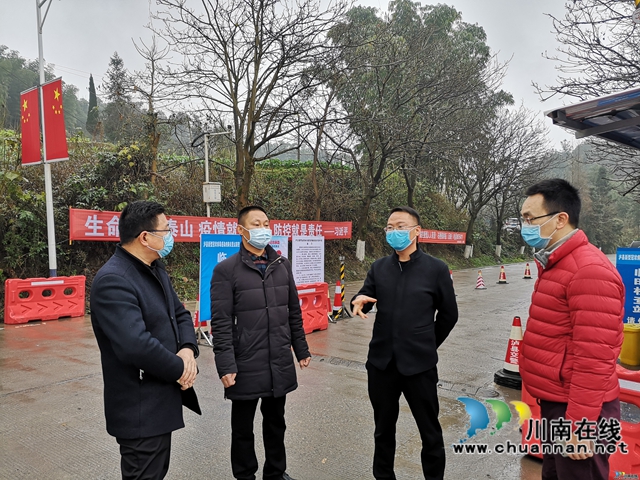 才下雪域高原就上防疫一线！泸县援藏干部当好疫情防控的“守门员”(图1)