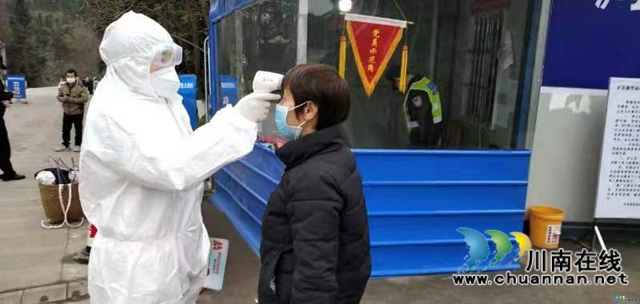 才下雪域高原就上防疫一线！泸县援藏干部当好疫情防控的“守门员”(图4)