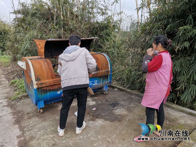 泸县喻寺镇00后志愿者王福林：疫情防控磕掉门牙不后悔(图2)
