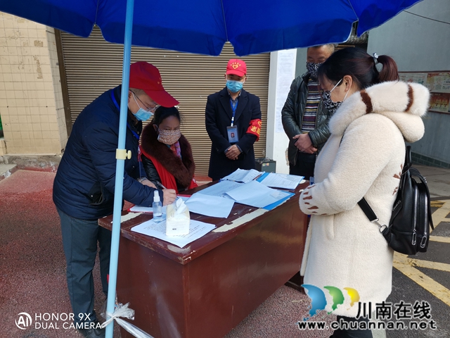 纳溪区行政审批局：战“疫”一线的最美志愿者(图1)