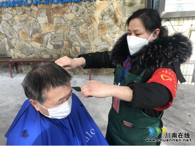 江阳区北城街道免费理发服务 解决居民“头等大事”(图1)