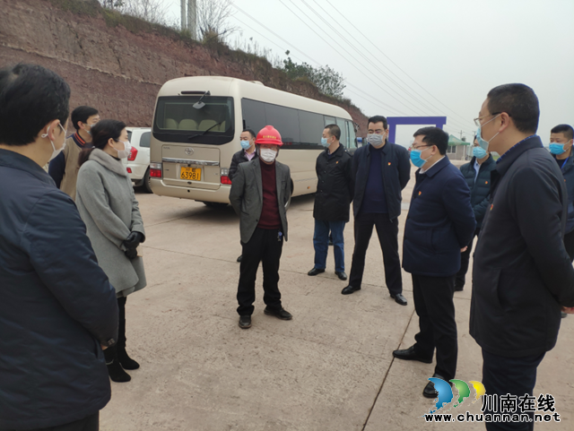龙马潭区委书记刘光明率队督查罗汉街道辖区企业复工复产和防控疫情情况(图1)