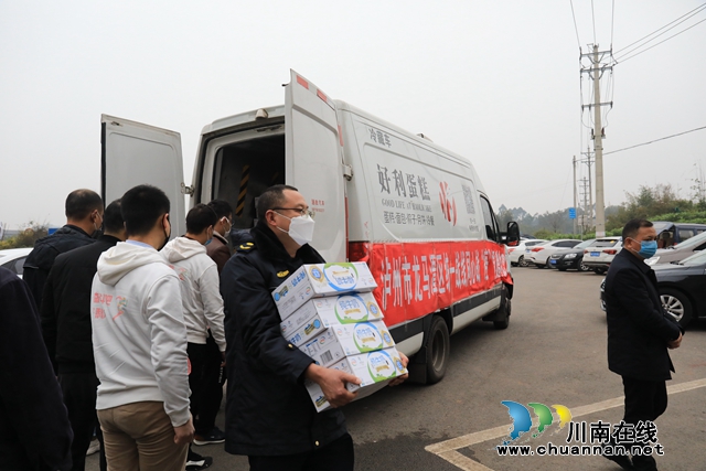龙马潭区统一战线捐赠抗击疫情物资 助力基层疫情防控工作(图2)