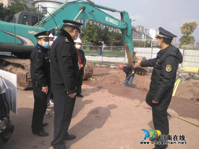 龙马潭区综合行政执法局:你复工我服务 防疫发展“两不误”(图1)