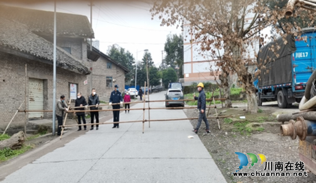 龙马潭区红星街道玉带桥社区居委会负责人李锋:社区防控之门上的“尉迟恭”(图1) 龙马潭区红星街道玉带桥社区居委会负责人李锋:社区防控之门上的“尉迟恭”(图1)