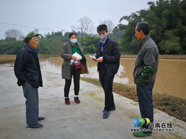 泸县云龙镇大学生村官李勋:不忘初心扎根基层 疫情面前勇挑重担(图2) 泸县云龙镇大学生村官李勋:不忘初心扎根基层 疫情面前勇挑重担(图2)