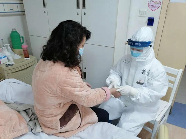 【西南医大中医院驰援武汉】隔离病房里,他们集体练起了“手部操”(图3) 【西南医大中医院驰援武汉】隔离病房里,他们集体练起了“手部操”(图3)