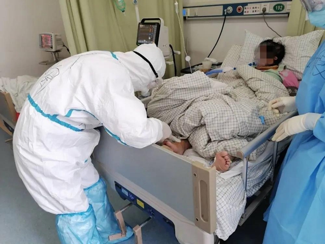 【西南医大附院·人物特写】他将“摆龙门阵”搬进了武汉的隔离病房里(图3)