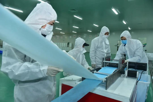 内江这条口罩生产线投产！预计日产100万只.