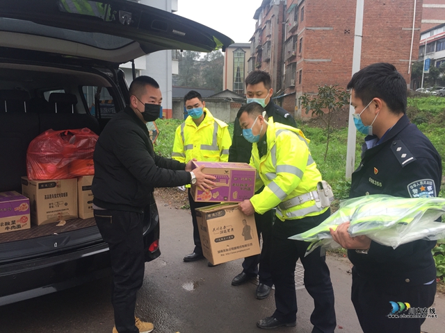 泸州江阳：护航抗疫一线 警务保障跑在时间前面(图9)