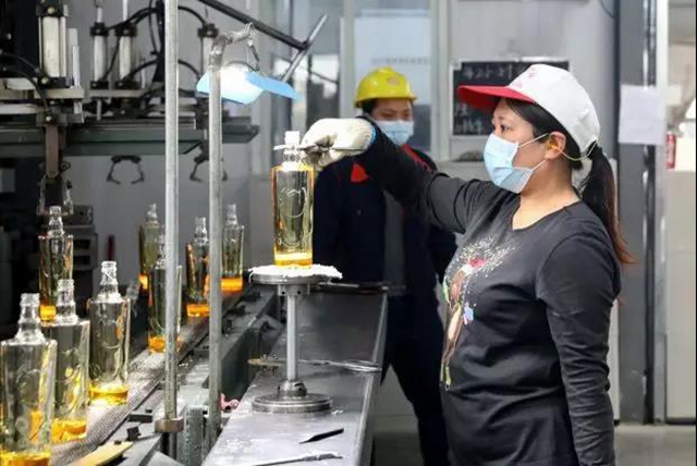 当好“保姆”+“保镖”,江阳全力以“复”(图2) 当好“保姆”+“保镖”,江阳全力以“复”(图2)