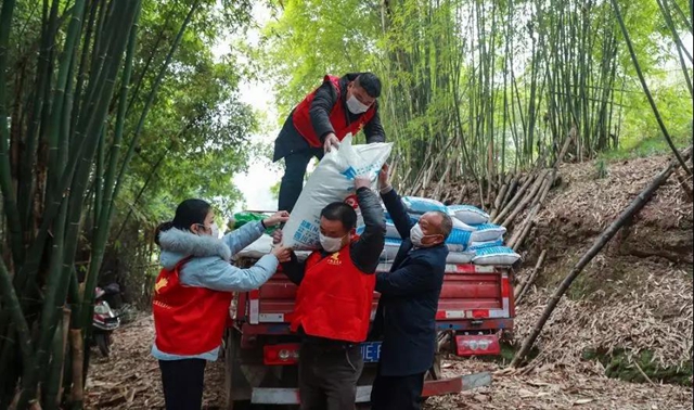 当好“保姆”+“保镖”,江阳全力以“复”(图12) 当好“保姆”+“保镖”,江阳全力以“复”(图12)