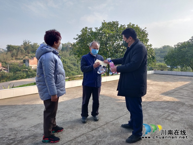 合江县总工会慰问抗疫一线劳模代表(图4)
