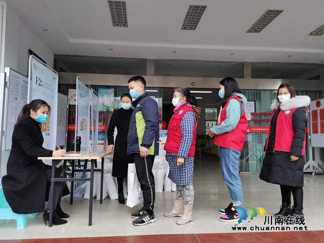 送慰问物资送购房补贴 泸县统战部携手爱心企业慰问抗疫一线工作人员(图2)