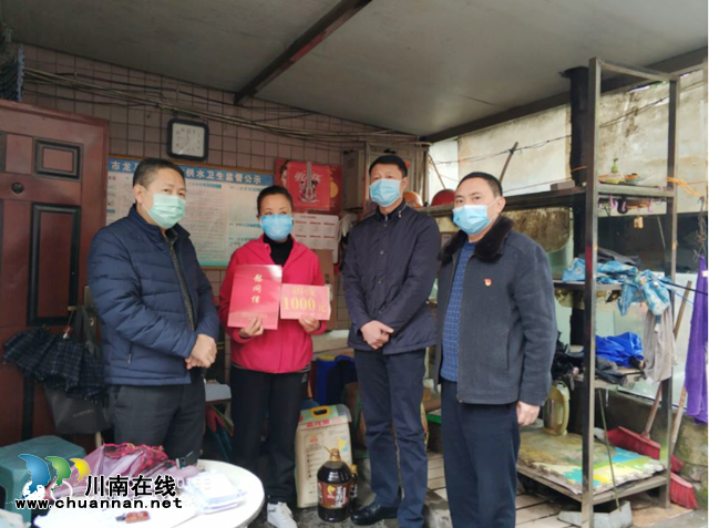泸州市退役军人事务局慰问罗汉街道赴武汉一线抗疫军医家属(图2)