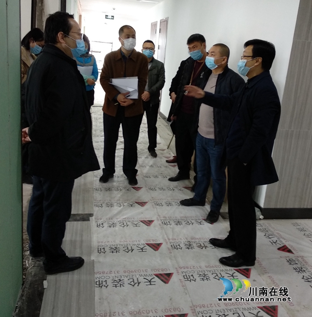 泸州高新区党工委委员、组织部部长、统战部部长刘峰带队到众创中心大楼指导服务企业疫情防控与复工复产工作(图1)