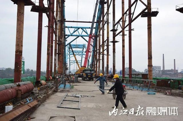 “抢”!28公里川南城际铁路内江段已铺到这里(图5) “抢”!28公里川南城际铁路内江段已铺到这里(图5)