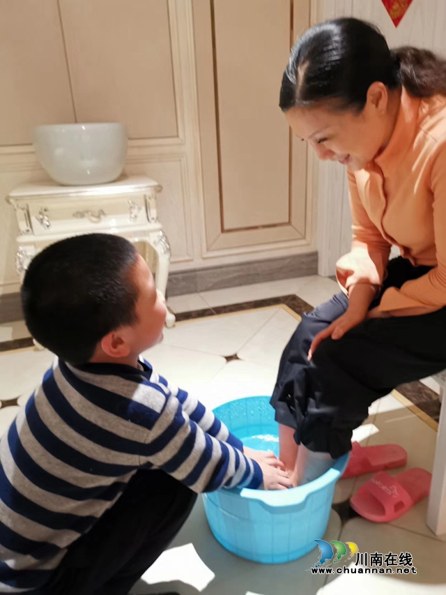 叙永县叙永镇中心校开展“感恩”三八妇女节主题活动(图2) 叙永县叙永镇中心校开展“感恩”三八妇女节主题活动(图2)