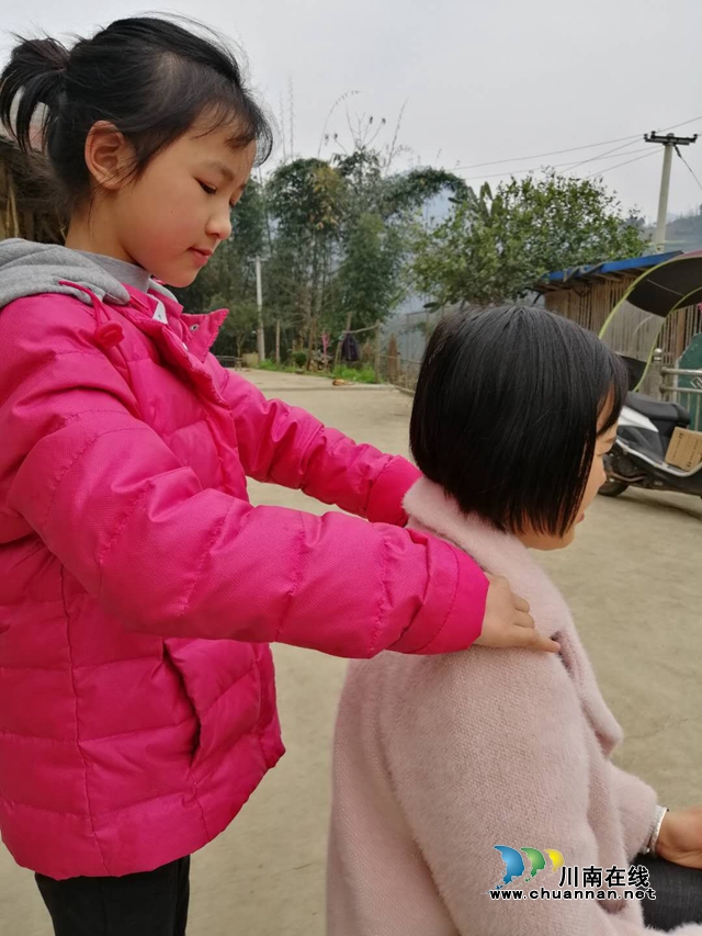 叙永县叙永镇中心校开展“感恩”三八妇女节主题活动(图1) 叙永县叙永镇中心校开展“感恩”三八妇女节主题活动(图1)