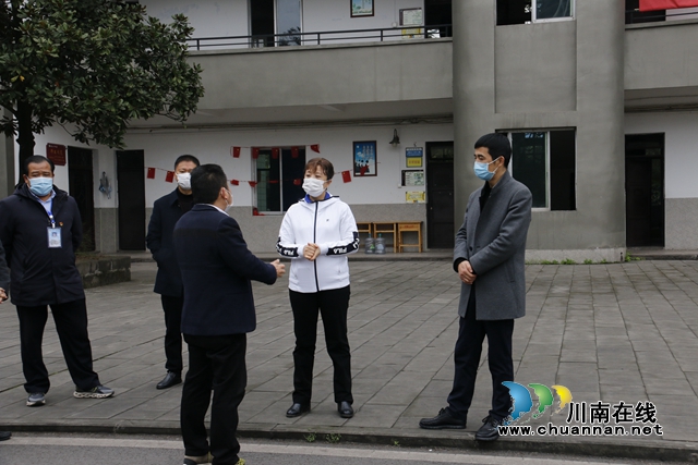 泸州市副市长马宗慧到合江中学调研开学准备工作(图4)