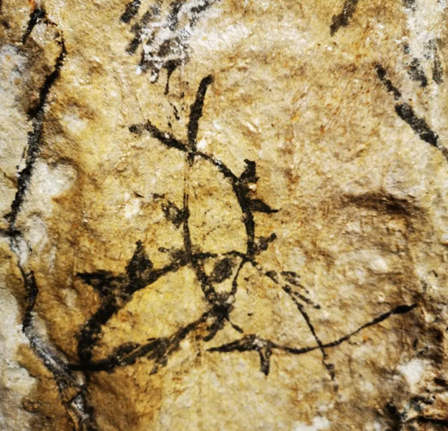 古蔺探险队探秘无名溶洞,发现神秘岩画(附视频)(图4) 古蔺探险队探秘无名溶洞,发现神秘岩画(附视频)(图4)