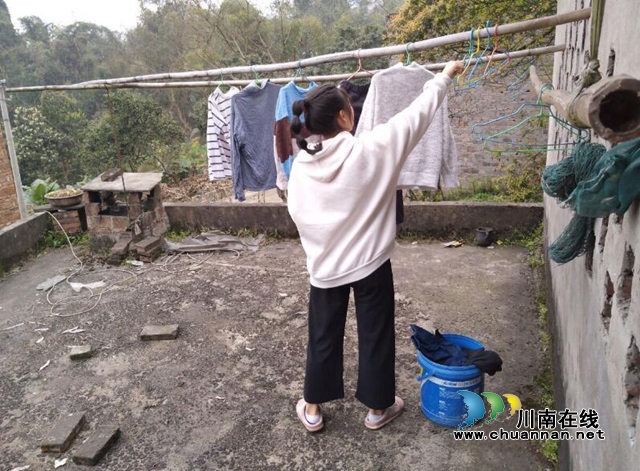 合江九支中学：鼓励学生宅在家里学雷锋(图1)