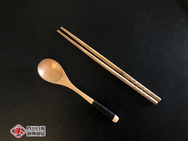 四川:低风险区全面恢复餐饮营业,但限制集体聚餐、承办宴席(图2) 四川:低风险区全面恢复餐饮营业,但限制集体聚餐、承办宴席(图2)