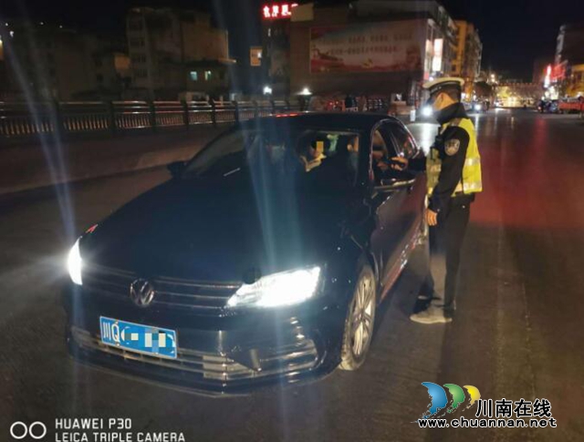 宜宾筠连交警大队开展夜查酒、醉驾违法行为集中整治行动(图1) 宜宾筠连交警大队开展夜查酒、醉驾违法行为集中整治行动(图1)