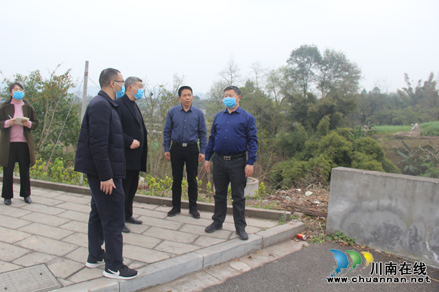 泸县委常委、县总工会主席杨双全率队督查小鹿溪河河长制工作(图1)