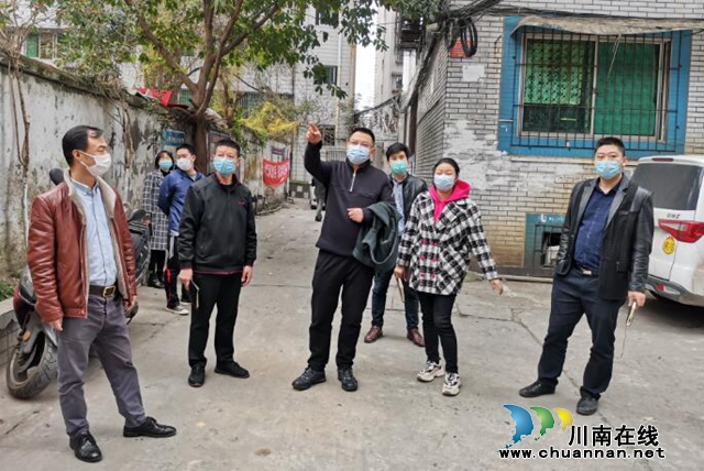 江阳区北城街道开展老旧楼院安全检查(图1)