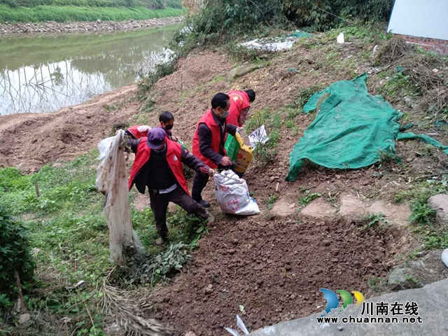 泸县玉蟾街道开展人居环境大整治工作(图1)