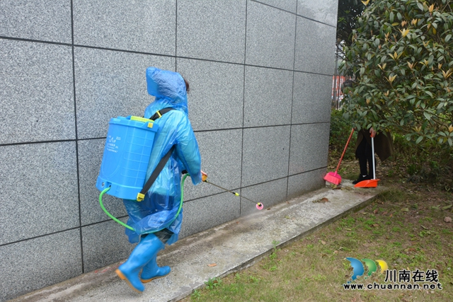 泸州中院开展“周末卫生大扫除”活动(图5) 泸州中院开展“周末卫生大扫除”活动(图5)