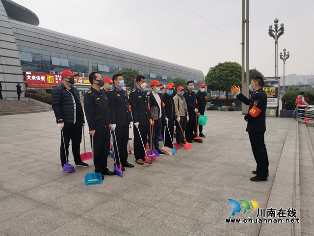 龙马潭区综合行政执法局开展爱国卫生运动“周末卫生大扫除”(图1)