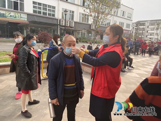 泸县玉蟾街道开展“国际消费者权益日”宣传活动(图2)