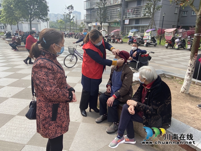 泸县玉蟾街道开展“国际消费者权益日”宣传活动(图3)