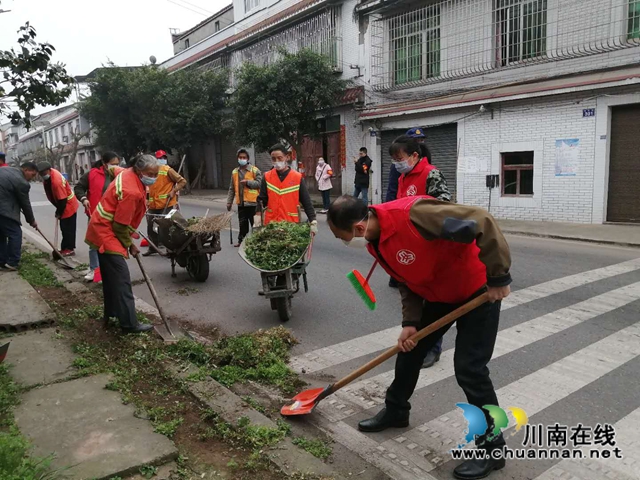 龙马潭区特兴街道：发动群众，“5+1”做好“周末大扫除”(图1)