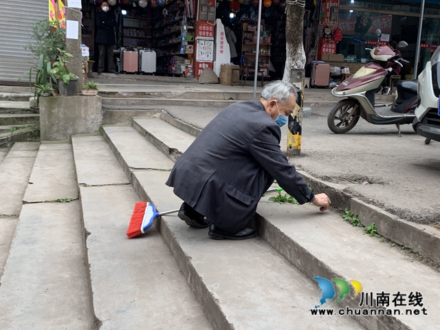 泸县潮河镇爱国卫生运动中的热心背影(图4)