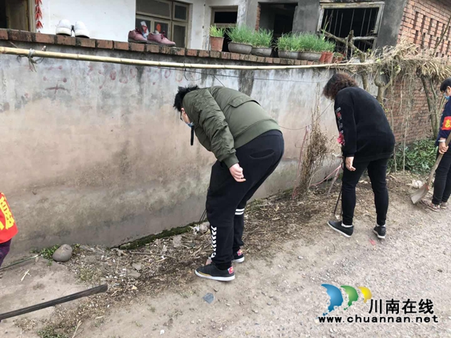 江阳区茜草街道沙坪社区:开展周末卫生大扫除 筑就疫情防控坚实屏障(图1) 江阳区茜草街道沙坪社区:开展周末卫生大扫除 筑就疫情防控坚实屏障(图1)