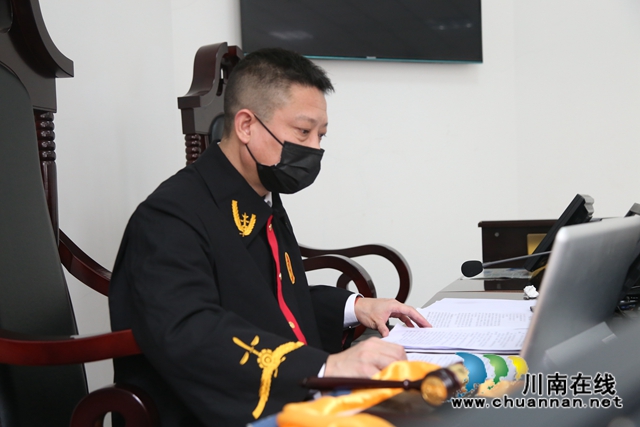 副院长当班“主播” 纳溪法院“云审判”持续上线(图1) 副院长当班“主播” 纳溪法院“云审判”持续上线(图1)