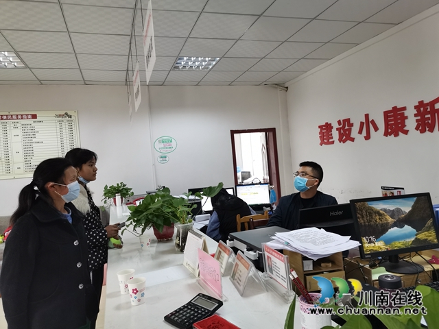 泸县得胜镇:“田坎书记”脱贫路上忙 一心为民谋发展(图6) 泸县得胜镇:“田坎书记”脱贫路上忙 一心为民谋发展(图6)