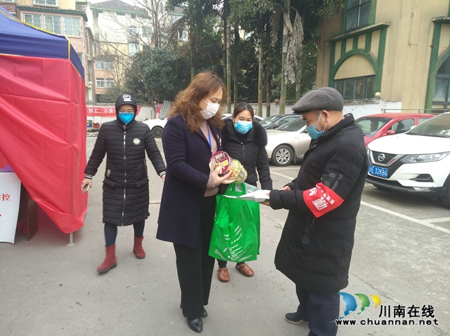 泸县玉蟾街道朝阳社区党委书记陈霞的防疫故事(图3)