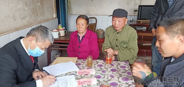 古蔺法院:执行法官巧执行 邻里重拾欢笑声(图1) 古蔺法院:执行法官巧执行 邻里重拾欢笑声(图1)