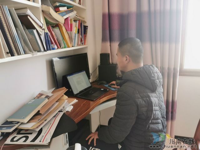 四川警察学院：伴着脱贫攻坚的冲锋号前进(图1)