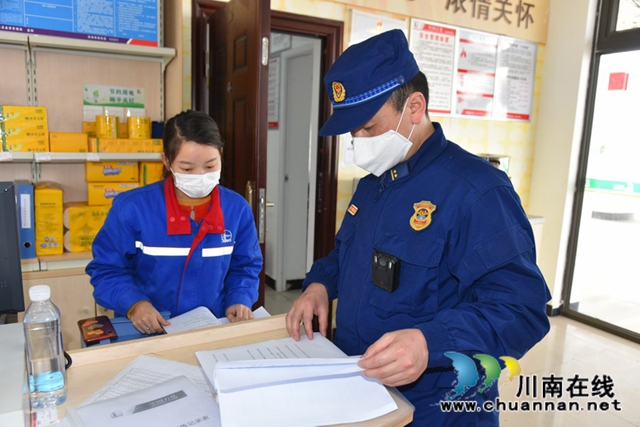 泸州消防支队：“线上线下”双线作战 坚决打赢复工复产消防保卫战(图3)