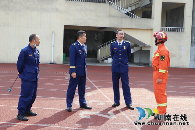 泸州消防持续开展体能月考 提升队伍攻坚打赢能力(图7)