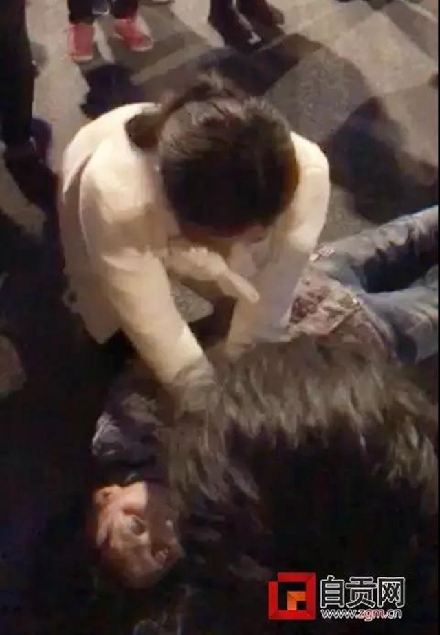 2019年度感动四川人物揭晓 自贡“跪地救人最美护士”曾正辉上榜(图2)