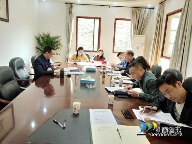 龙马潭区小市街道开展“会前学法”活动(图1)